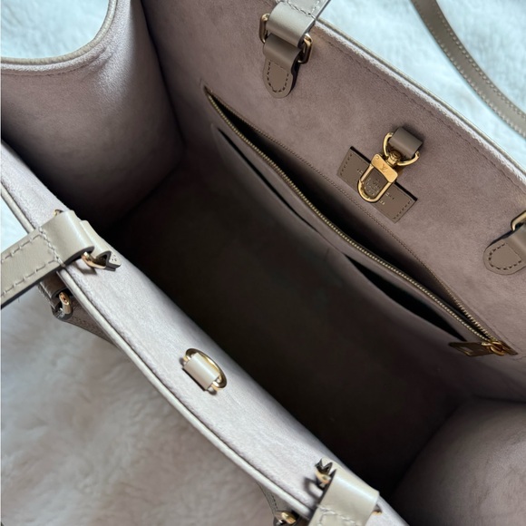 Louis Vuitton OnTheGo MM - Picture 3 of 11